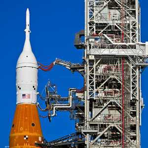 صاروخ فضاء أميركي عند منصة الإطلاق