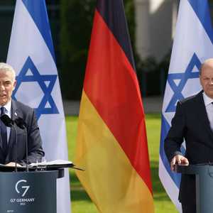 لابيد وشولتس خلال المؤتمر الصحافي