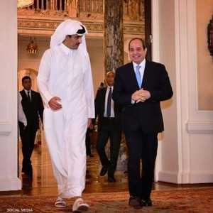 السيسي وتميم بن حمد في لقاء سابق.