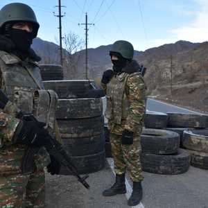 جنود أرمينيون على الحدود في البلدين.. أرشيفية
