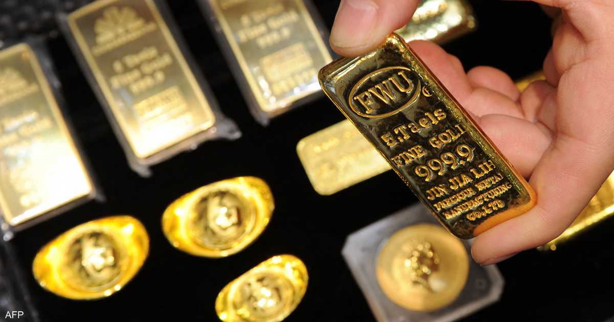 Gold is headed for its worst performance in 7 weeks as the dollar continues to strengthen