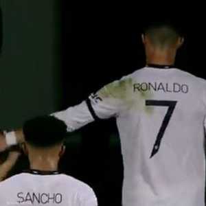 رونالدو رفض التقاط صورة مع المعجبة