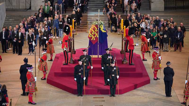 ماذا يحدث قبل دفن الملكة إليزابيث؟.."الطقوس الأخيرة" للعائلة | سكاي نيوز  عربية