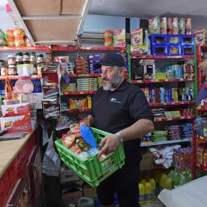 التونسيون لا يجدون عددا من المواد الأساسية في المحلات التجار