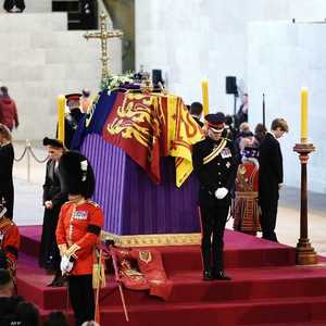 نعش الملكة إليزابيث في قاعة وستمنستر