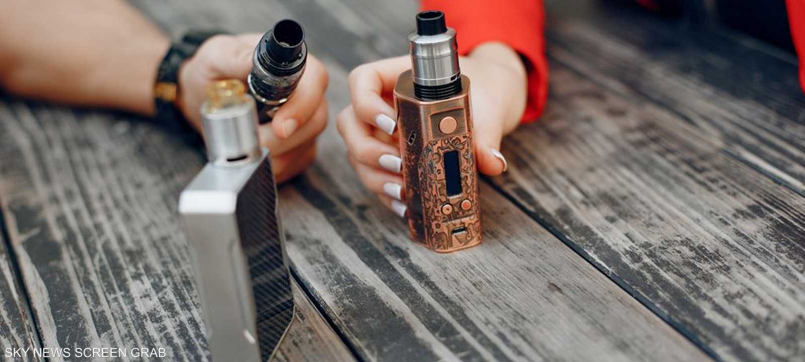 يُقبل الكثير من الناس على السجائر الإلكترونية