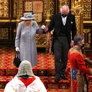 الملكة إليزابيث الثانية هي الملكة الأربعين في تاريخ إنجلترا