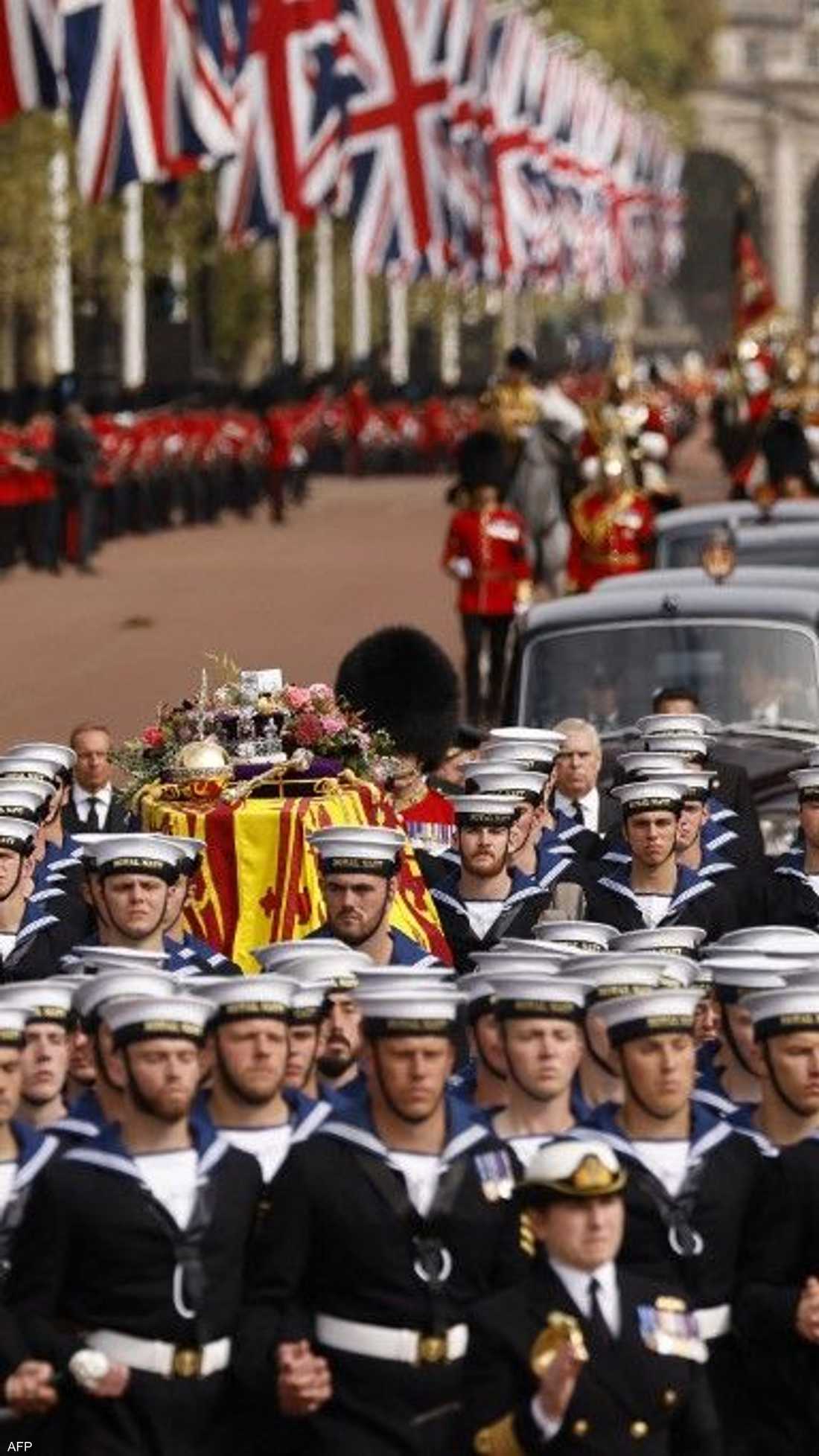 ودعت بريطانيا، الاثنين، الملكة الراحلة إليزابيث الثانية في جنازة رسمية، شهدها رؤساء وملوك وأمراء ووزراء، بالإضافة لقرابة مليون شخص اصطفوا في شوارع لندن.