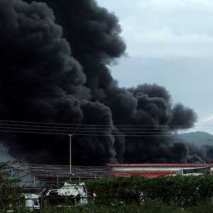 السلطات تسعى لاحتواء ألسنة اللهب العملاقة