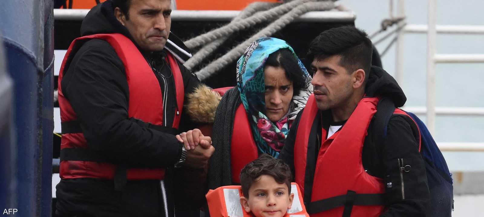 مهاجرون غير شرعيين حاولوا عبور القنال إلى التراب البريطاني