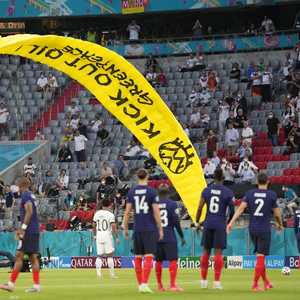 احتجاجات في أليانز أرينا