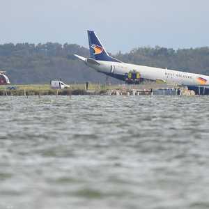 بعد هبوط الطائرة بالماء