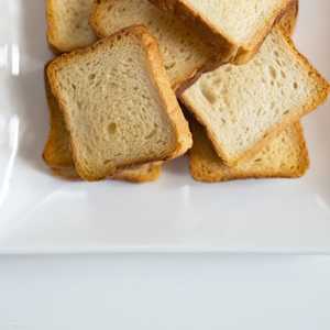 الخبز الأبيض من الأطعمة التي يدعو خبراء تغذية للتوقف عنها