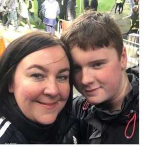 الطفل جاكوب مع والدته