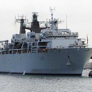 أرشيفية.. سفينة الإنزال البريطانية "إتش إم إس آليبون"