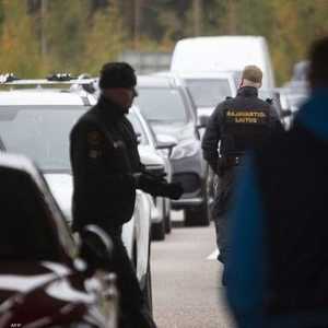 طوابير طويلة من الروس على الحدود