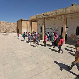 حلب.. مدرسة متهالكة تكافح من أجل مواصلة تعليم الأطفال