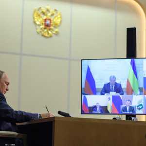 الخطوة تمهد لضم المنطقتين إلى روسيا