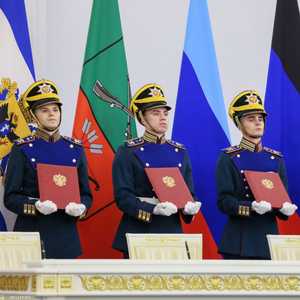 بوتين وقع على ضم 4 أقاليم أوكرانية إلى روسيا