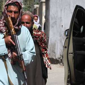 عنصر أمن من طالبان خارج تفجير كاج غربي كابل