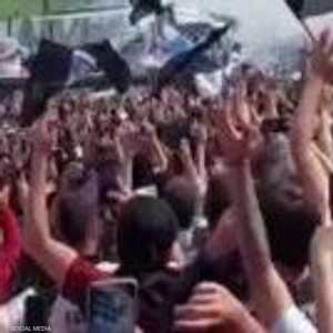 لحظات قبل انهيار جزء من مدرج الملعب في تشيلي