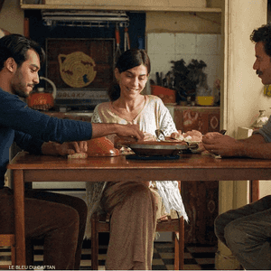 من إحدى لقطات فيلم القفطان الأزرق