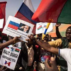 متظاهرون في بوركينا فاسو رفعوا أعلاما روسية