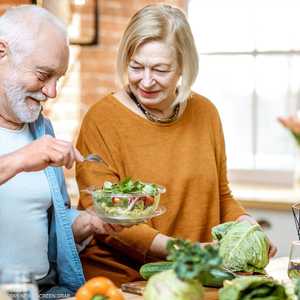 كيف يؤثر النظام الغذائي على طول العمر؟