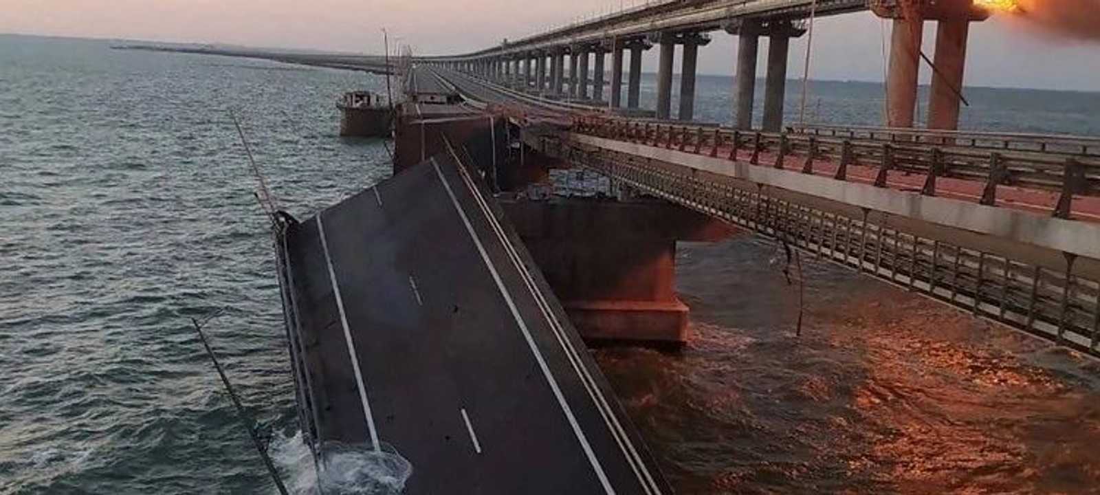 الحريق الذي اندلع على جسر القرم، ناجم عن شاحنة مفخخة