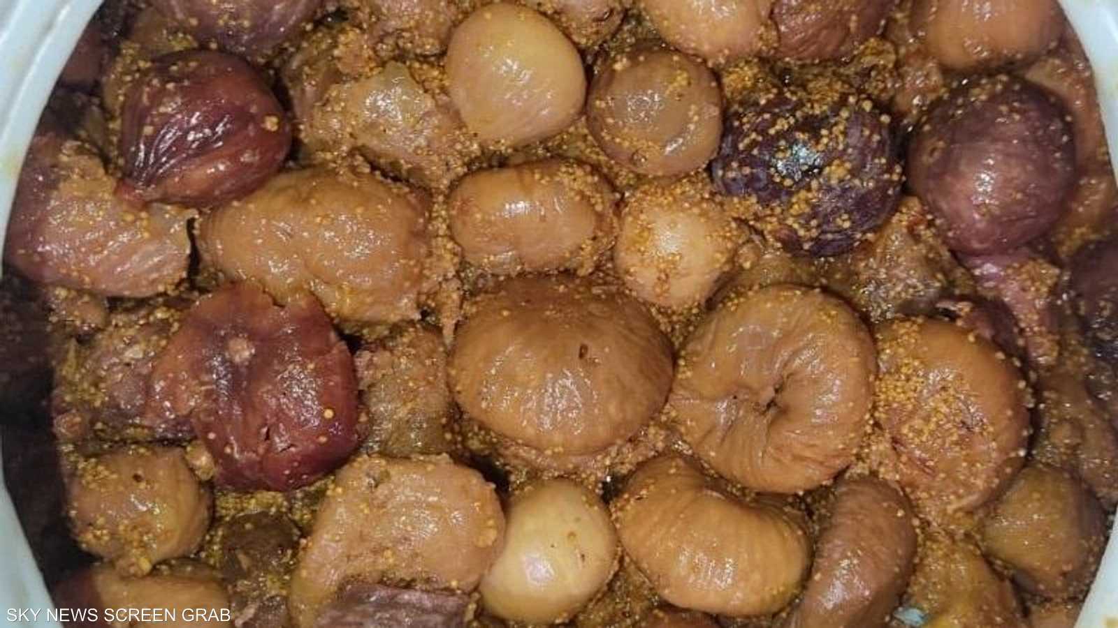 العثور على نصف طن من التين المخمر