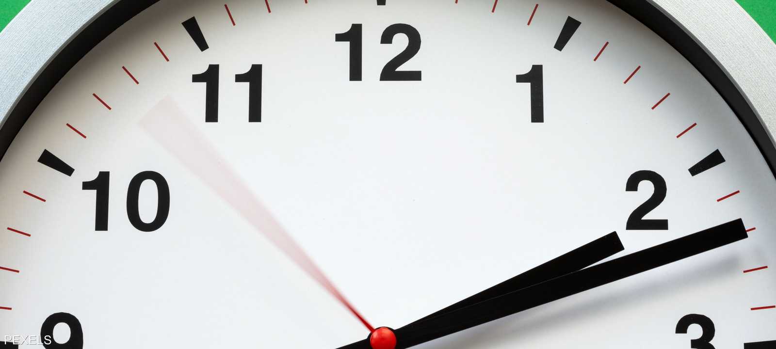 الجيل الجديد يواجه صعوبة في قراءة الساعة التناظرية