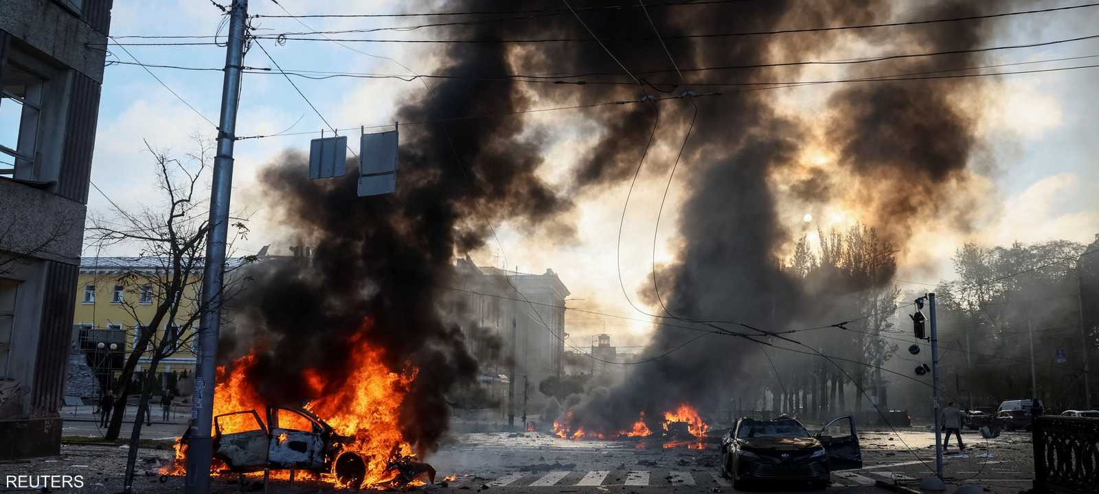 الحرائق تشتعل جراء القصف الذي تعرضت له كييف