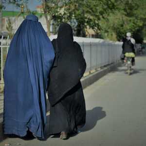 طالبان تفرض قيودا صارمة على النساء والفتيات