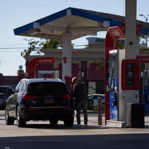 ارتفاع أسعار البنزين ينعش مبيعات التجزئة الأميركية