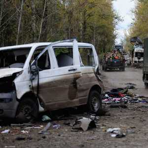 الجيش الأوكراني يمر من منطقة بعد هجوم روسي