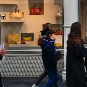 متجر لبيع الشنط بأميركا