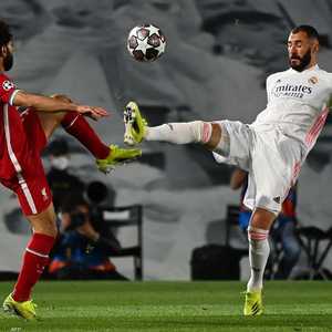 صلاح في مواجهة بنزيمة