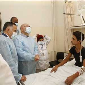 وزير الصحة اللبناني فراس الأبيض يتفقد مصابين بالكوليرا