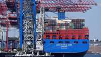 اقتصاد الصين - سفينة الحاويات الصينية "كوسكو شيبينغ أريس"