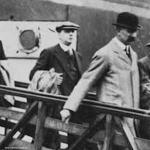 أثناء اعتقال الدكتور كريبين لدى وصوله إلى بريطانيا.