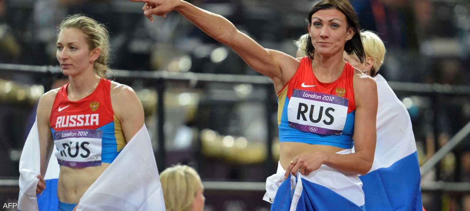 ناتاليا أنتيوخ (يمين) تخضع لحظر لأربعة أعوام في قضية سابقة