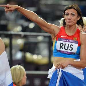 ناتاليا أنتيوخ (يمين) تخضع لحظر لأربعة أعوام في قضية سابقة