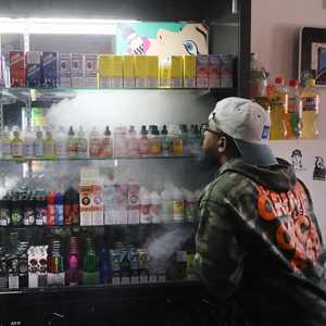 مدخنو السجائر الإلكترونية معرضون للإصابة بأمراض القلب.أرشيف