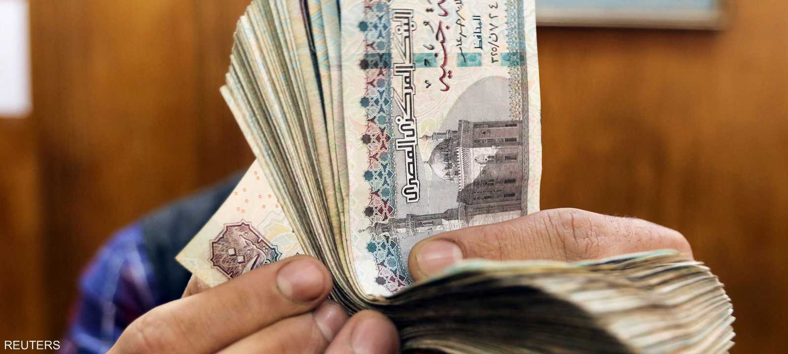 الجنيه المصري سجل أقل مستوى بتاريخه أمام الدولار