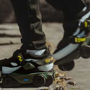 أطلق على الحذاء اسم "مون ووكرز"