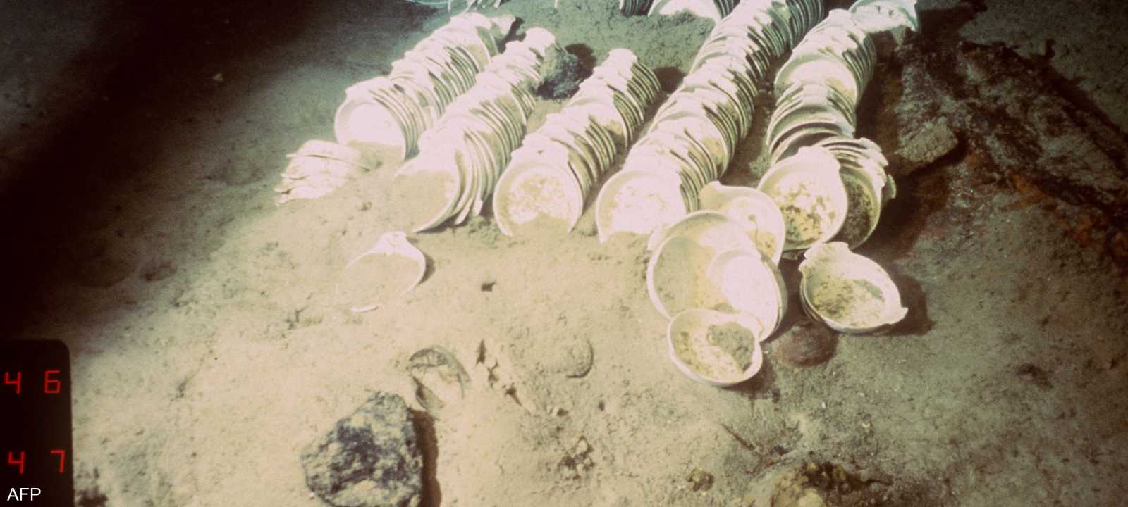 صورة أرشيفية لأشياء عثر عليها في حطام "تايتانيك"
