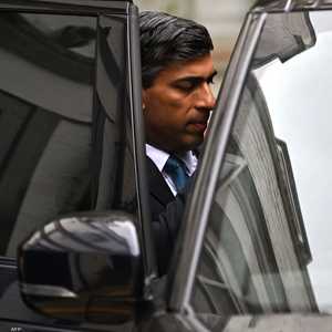 المالية العامة في بريطانيا تواجه أزمة شديدة