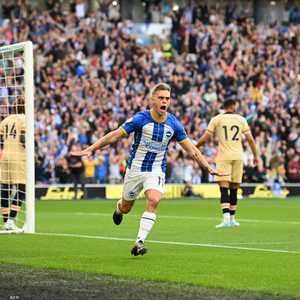 لياندرو تروسار افتتح التسجيل لبرايتون