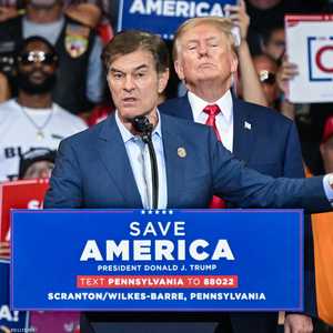 أوز يحظى بدعم الرئيس السابق دونالد ترامب