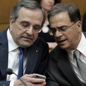 رئيس الوزراء السابق أنتونيس ساماراس (يسار)